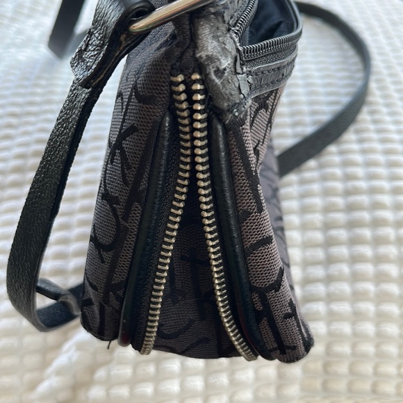 Calvin Klein crossbody purse with monogrammed print - Picture 9 of 9